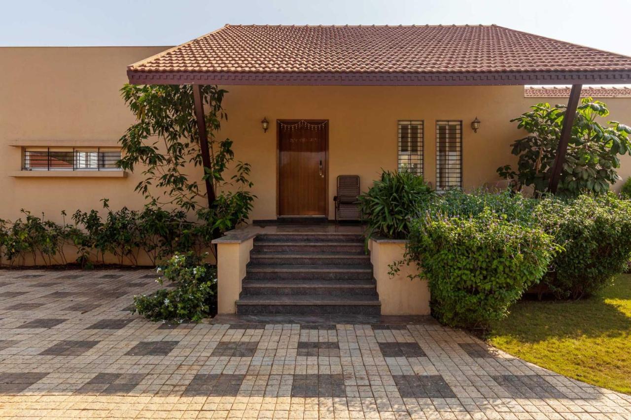 Luna Villa By Stayvista - Lakeside Charm With Terrace, Lush Lawn & Modern Decor Nashik Exterior photo